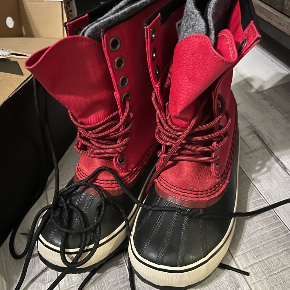 Woman’s Sorel waterproof boots - Picture 4 of 6